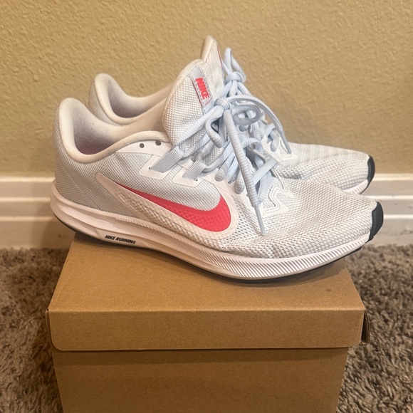 Nike White and Red Running Shoes - 7.5 - Picture 7 of 9